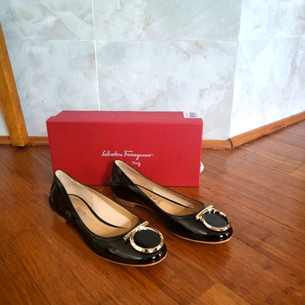 Ferragamo Black Patent Leather Flats ( Size 9C)